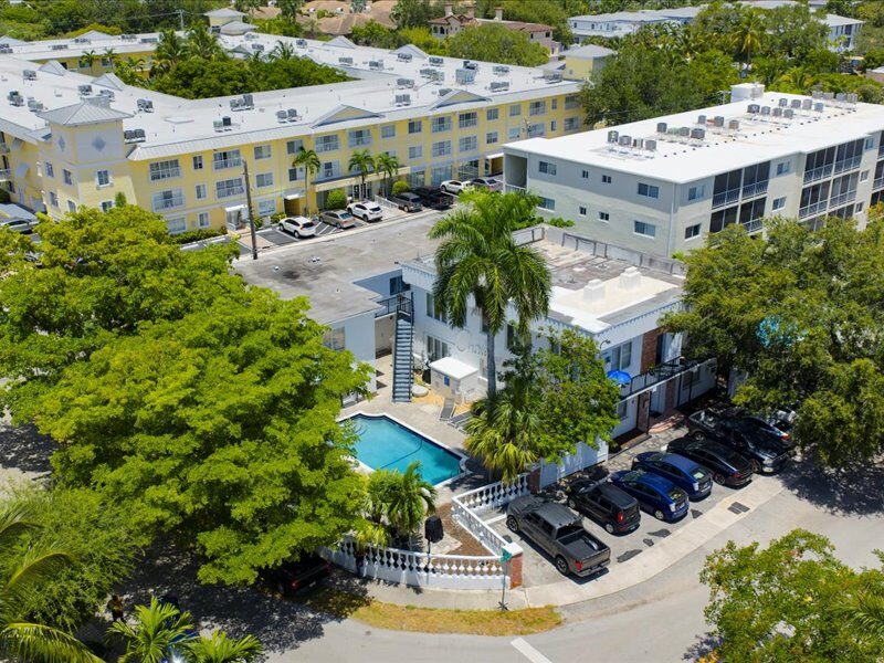 Aerial view of the building and its swimming pool in Victoria Park