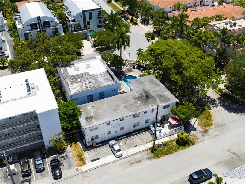 Aerial view of 105 NE 16th Terrace and the surrounding Victoria Park streets